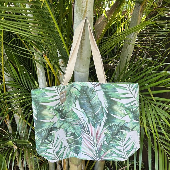 Large Tropical Print Tote Bag with Matching Wristlet - Picture 3 of 14